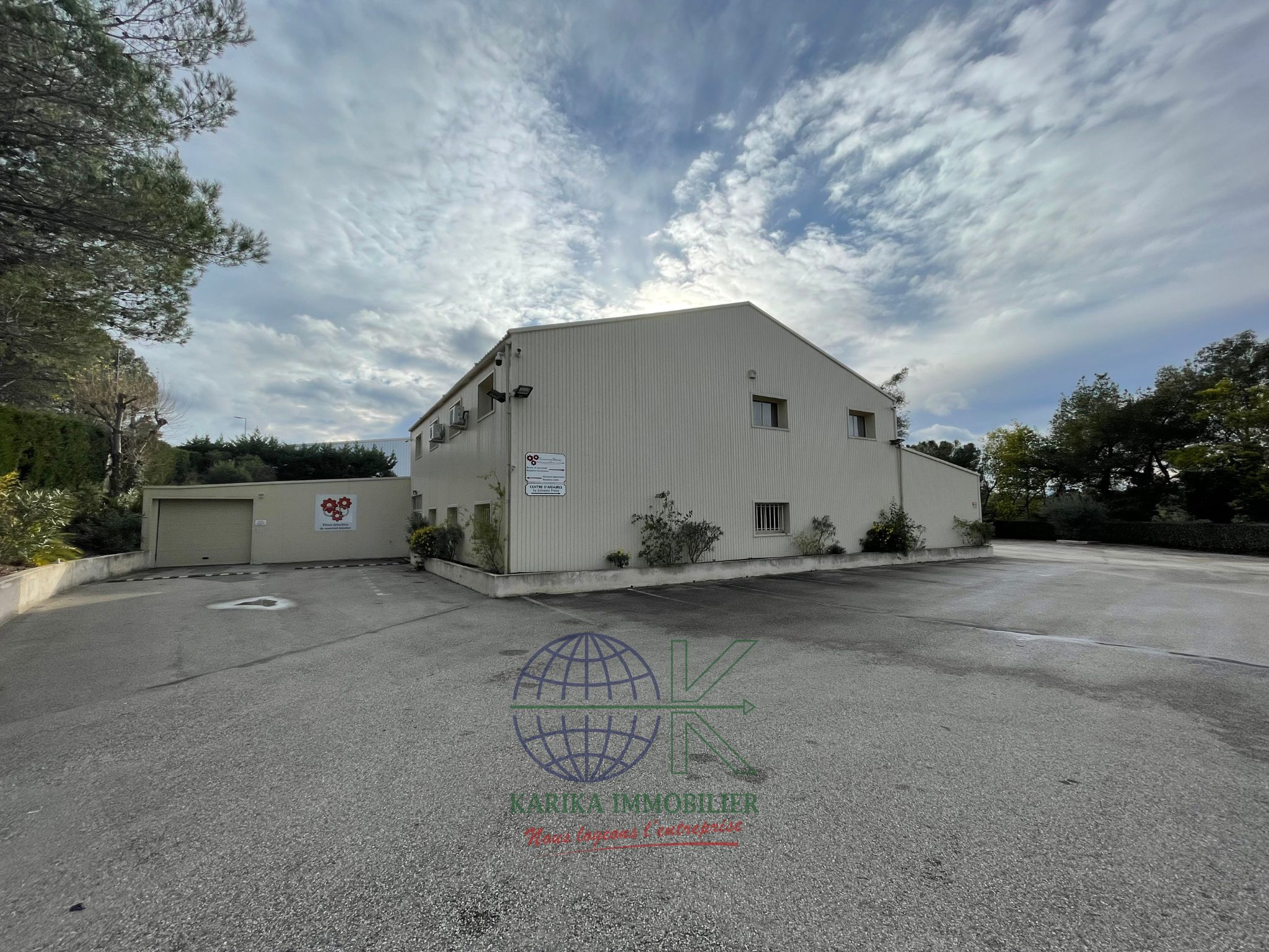 Bâtiment d'activité 1330 m2 à Roquebrune sur Argens